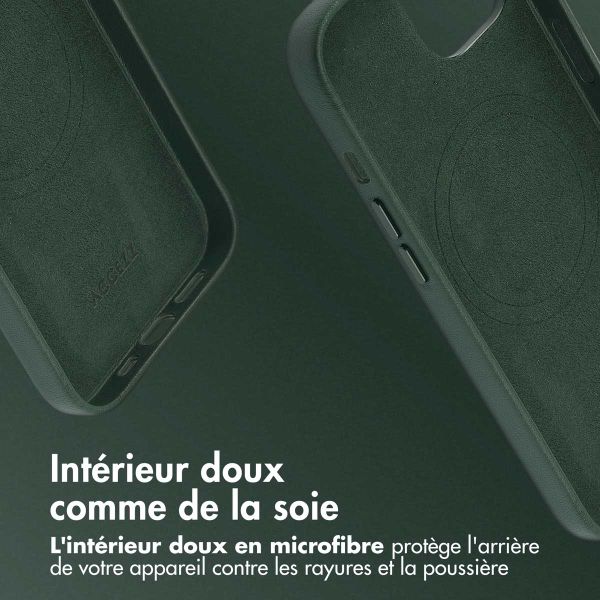 Accezz Coque arrière en cuir avec MagSafe Apple iPhone 13 - Cedar Green