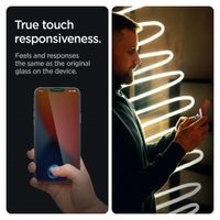 Spigen EZ Fit GLAS.tR Protection d'écran en verre confidentialité - 1 pack Apple iPhone 17e / 16e / 14 / 13 / 13 Pro