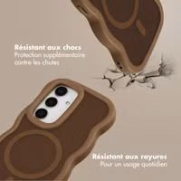 Selencia Coque arrière Wavy avec MagSafe Samsung Galaxy S24 / S25 - Mocha Brown