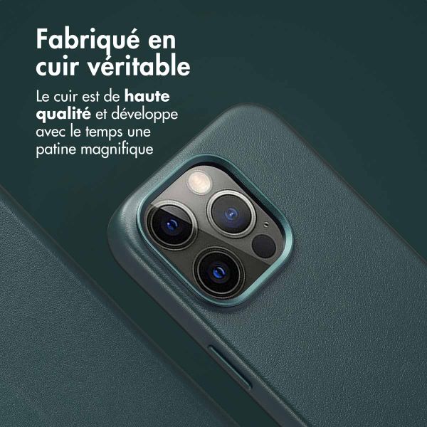 Accezz Étui de télephone portefeuille en cuir 2-en-1 avec MagSafe Apple iPhone 15 Pro - Cedar Green
