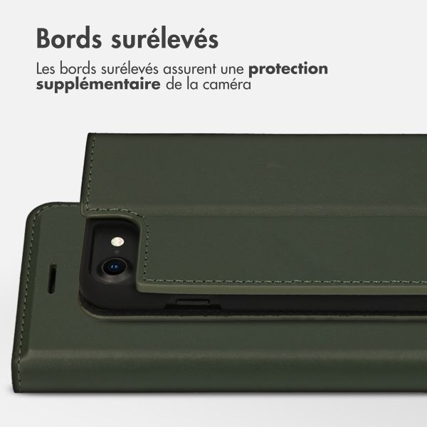 Accezz Étui de téléphone Slim Folio en cuir de qualité supérieure Apple iPhone SE (2022 / 2020) / 8 / 7 / 6(s) - Vert