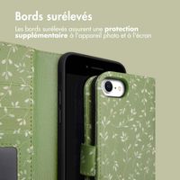 imoshion Étui de télephone portefeuille Design Apple iPhone SE (2022 / 2020) / 8 / 7 / 6(s) - Green Flowers