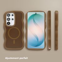 Selencia Coque arrière Wavy avec MagSafe Samsung Galaxy S26 Ultra - Mocha Brown