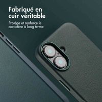 Accezz Coque arrière en cuir avec MagSafe iPhone 16 - Cedar Green