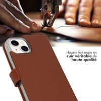 Selencia Étui portefeuille en cuir véritable Apple iPhone 14 - Marron clair