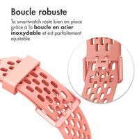 imoshion Bracelet de sport en silicone avec trous Fitbit Charge 5 / Charge 6 - Pêche