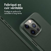 Accezz Coque arrière en cuir avec MagSafe Apple iPhone 14 Pro - Cedar Green