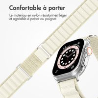 Accezz Bracelet en nylon Alpine Apple Watch | 38/40/41/42 mm - Lumière stellaire