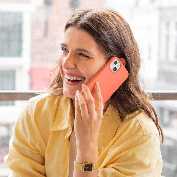 Accezz Coque Liquid Silicone avec MagSafe Apple iPhone 15 - Nectarine