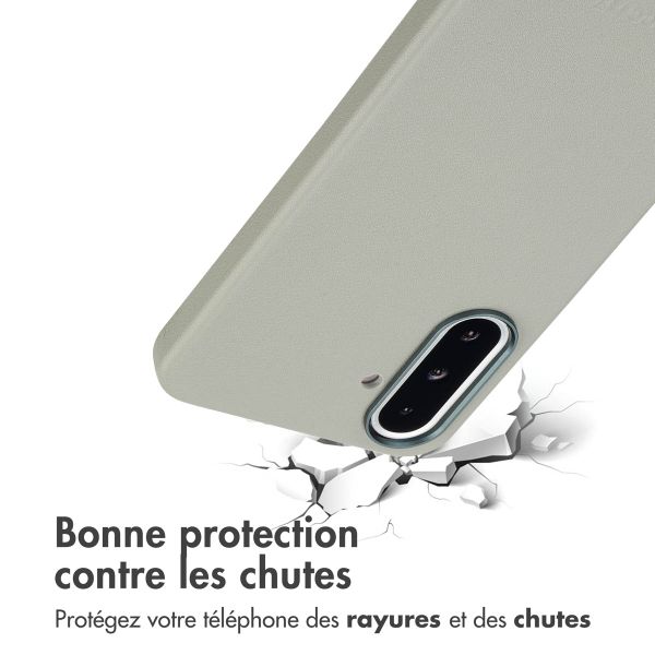 Accezz Coque arrière en cuir avec MagSafe Samsung Galaxy A36 / A56 - Light Grey