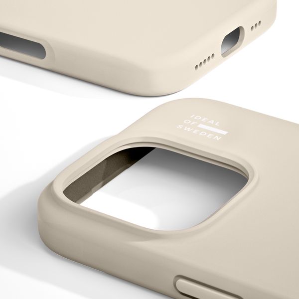 iDeal of Sweden Coque en silicone avec MagSafe Apple iPhone 16 Pro Max - Cloud Dancer