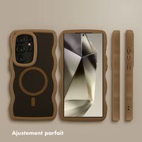 Selencia Coque arrière Wavy avec MagSafe Samsung Galaxy S24 Ultra - Mocha Brown