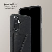 Selencia Coque de télephone Sera avec cordon et porte-cartes enveloppe Samsung Galaxy A17 (5G) - Noir