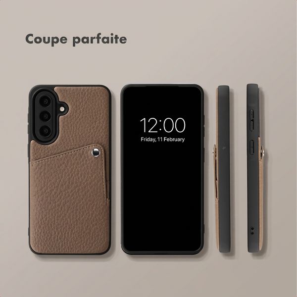 Selencia Coque Riva avec porte-cartes Samsung Galaxy A57 (5G) - Mocha Brown