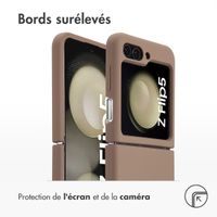 Accezz Coque Liquid Silicone avec MagSafe Samsung Galaxy Z Flip 5 - Marron clair