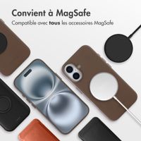 Accezz Coque arrière en cuir avec MagSafe Apple iPhone 16 - Marron café