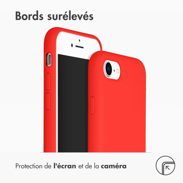 Accezz Coque Liquid Silicone iPhone SE (2022 / 2020) / 8 / 7 - Rouge