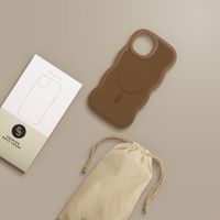 Selencia Coque arrière Wavy avec MagSafe Apple iPhone 12 (Pro) - Mocha Brown