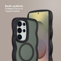 Selencia Coque arrière Wavy avec MagSafe Samsung Galaxy S25 Ultra - Noir