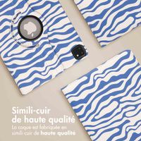 imoshion Coque tablette Design rotatif à 360° Apple iPad Pro 11 (2022 / 2021 / 2020 / 2018) - White Blue Stripes