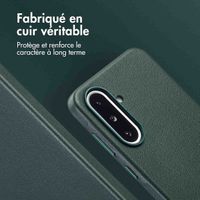 Accezz Coque arrière en cuir avec MagSafe Samsung Galaxy A36 / A56 - Cedar Green