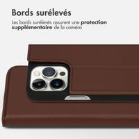 Accezz Étui de téléphone Slim Folio en cuir de qualité supérieure Apple iPhone 13 Pro - Brun