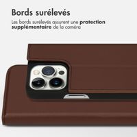 Accezz Étui de téléphone Slim Folio en cuir de qualité supérieure iPhone 13 Pro - Brun