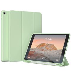 Accezz Coque tablette portefeuille Smart Silicone Apple iPad 6 (2018) 9.7 pouces / iPad 5 (2017) 9.7 pouces - Vert clair