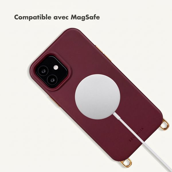 Selencia Coque arrière Rivièra avec MagSafe avec crochets amovibles iPhone 12 / 12 Pro - Bold Burgundy