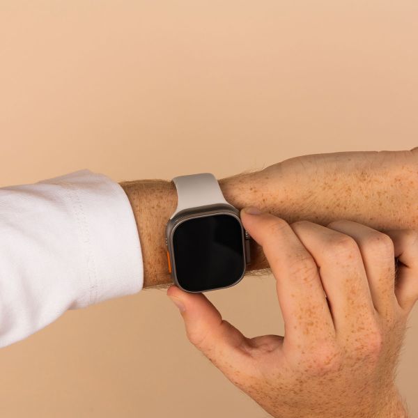 imoshion Bracelet en silicone⁺ Apple Watch Series 1 t/m 11 / SE / Ultra (44/45/46/49 mm) - Taille M/L - Stone