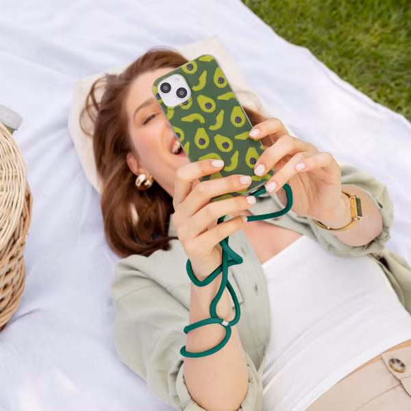 imoshion Coque design en silicone avec cordon Apple iPhone 15 - Avocado Green