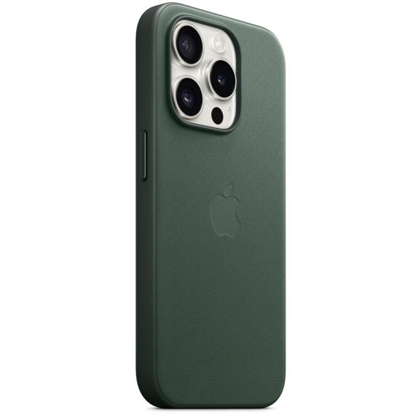 Apple ﻿Coque FineWoven MagSafe iPhone 15 Pro - Evergreen