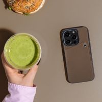 Selencia Coque Riva avec porte-cartes Apple iPhone 15 - Mocha Brown