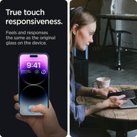 Spigen Protection d'écran en verre trempé GLAStR Privacy Applicator Apple iPhone 14 Pro Max