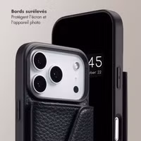 Selencia Coque de télephone Sera avec cordon et porte-cartes enveloppe Apple iPhone 17 Pro - Noir