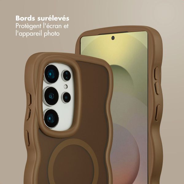 Selencia Coque arrière Wavy avec MagSafe Samsung Galaxy S25 Ultra - Mocha Brown
