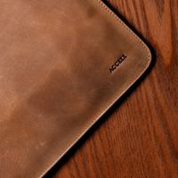 Accezz Leather Pochette ordinateur Apple MacBook 15 pouces - Cognac