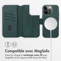 Accezz Étui de télephone portefeuille en cuir 2-en-1 avec MagSafe Apple iPhone 15 Pro - Cedar Green
