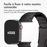 Accezz Bracelet en acier Titane mat Apple Watch Series 1 t/m 9 / SE (38/40/41 mm) | Series 10 / 11 (42 mm) - Noir