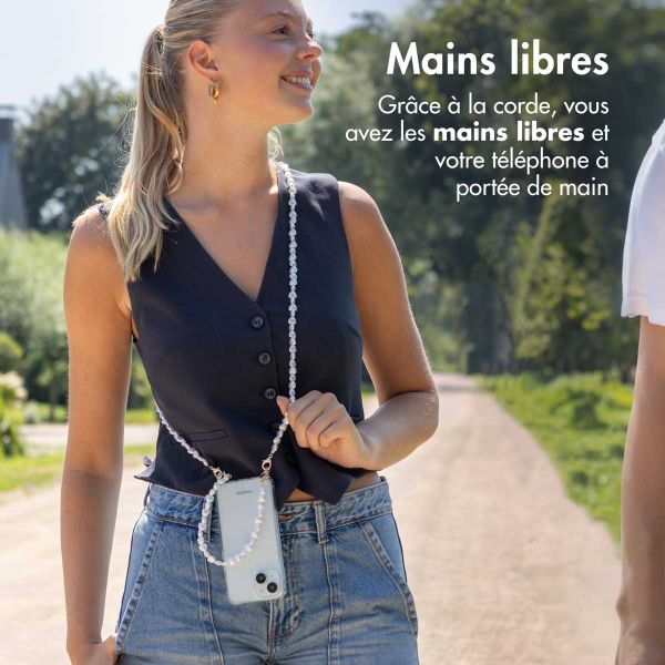 imoshion Coque avec dragonne + bracelet Apple iPhone 15 Pro Max - Perles Cœurs