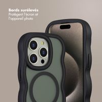 Selencia Coque arrière Wavy avec MagSafe Apple iPhone 15 Pro - Noir