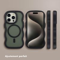 Selencia Coque arrière Wavy avec MagSafe Apple iPhone 15 Pro - Noir