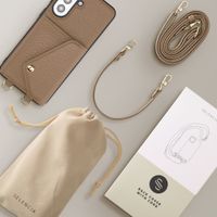 Selencia Coque de télephone Sera avec cordon et porte-cartes enveloppe Samsung Galaxy A57 (5G) - Taupe