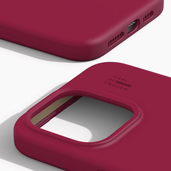 iDeal of Sweden Coque Silicone Apple iPhone 15 Pro Max - Cranberry