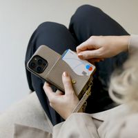 Selencia Coque de télephone Sera avec cordon et porte-cartes enveloppe Samsung Galaxy S23 - Taupe