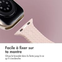 imoshion Bracelet tressé en silicone Apple Watch Series 1 t/m 11 / SE / Ultra (44/45/46/49 mm) - Rose