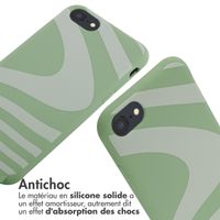 imoshion Coque design en silicone avec cordon iPhone SE (2022 / 2020) / 8 / 7 - Retro Green