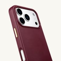 Selencia Coque arrière Rivièra avec MagSafe avec crochets amovibles Apple iPhone 17 Pro - Bold Burgundy