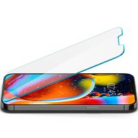 Spigen Protection d'écran en verre trempé GLAStR Fit + Applicator iPhone 13 Pro Max