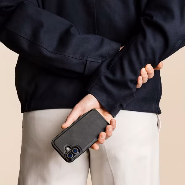 Accezz Coque arrière Edge avec MagSafe Apple iPhone 16 - Noir